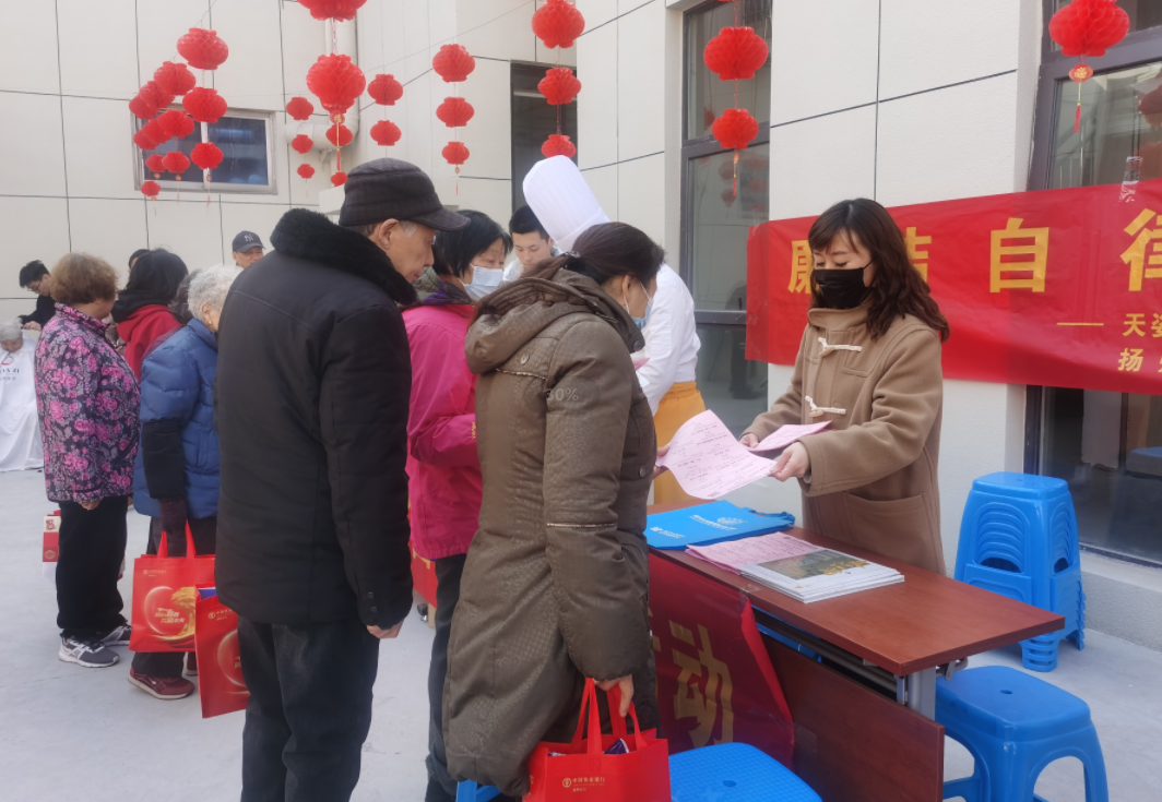 揚州國旅團支部為社區(qū)居民普及國學(xué)文化知識.jpg